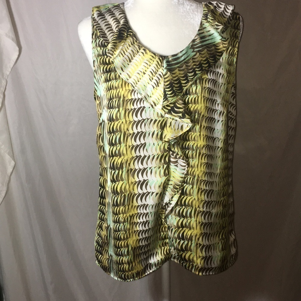 Limited Sleeveless V Ruffled neck Top
